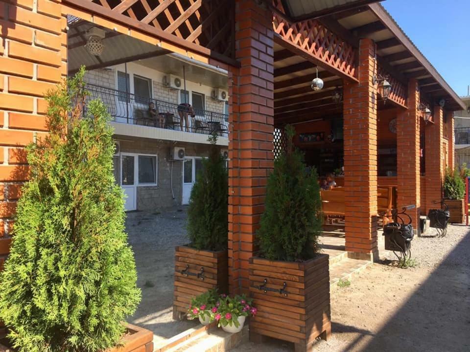 Hotel Lastochka Zaliznyi Port Exterior foto